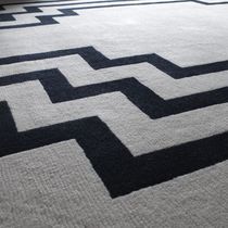 Tapis contemporain / à motif géométrique...
