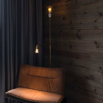 Lampe sur pied / en laiton / en porcelaine...