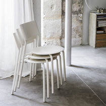 Chaise contemporaine / en polypropylène...