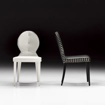 Chaise contemporaine / avec revêtement amovible...