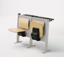 Chaise de conférence attachée / bois
