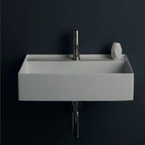 Vasque suspendue / en céramique / avec mitigeur...