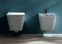 Bidet suspendu / en céramique
