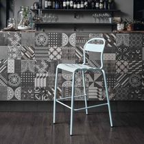 Chaise de bar contemporaine / avec accoudoirs...