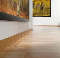 Plinthe en bois / en aluminium / pour cablage...