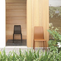 Chaise visiteur contemporaine / en cuir...