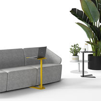 Table d'appoint contemporaine / en métal...