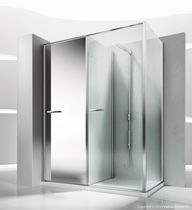 Cabine de douche en verre / avec porte pivotante...