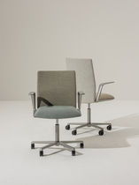 Chaise contemporaine / en tissu / en cuir...