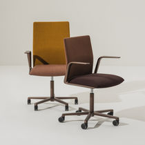 Chaise contemporaine / en cuir / en tissu...