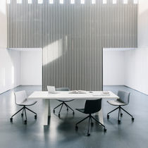 Table de conférence contemporaine / en chêne...