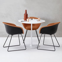 Chaise contemporaine / en tissu / en cuir...