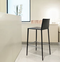 Chaise contemporaine / en tissu / en cuir...
