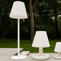 Lampe sur pied / en métal / en polyéthylène...