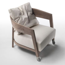 Fauteuil contemporain / en bois massif /...