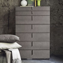 Chiffonnier contemporain / en bois laqué...