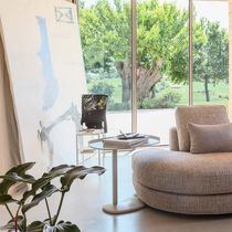Table d'appoint contemporaine / en métal...