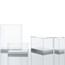 Vitrine contemporaine / en verre / en bois...