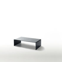 Table basse contemporaine / en verre laqué...