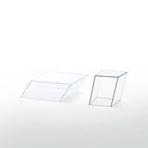 Table basse contemporaine / en verre / trapézoïdale...