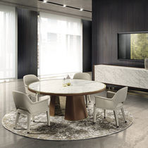 Table contemporaine / en noyer / en tôle...