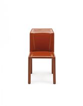 Chaise contemporaine / en cuir / tapissée