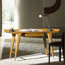 Bureau sur pied / contemporain / en frêne...