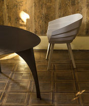 Chaise contemporaine / empilable / cantilever...