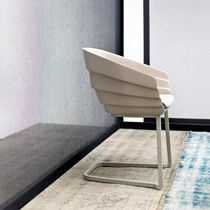 Chaise contemporaine / empilable / en acier...