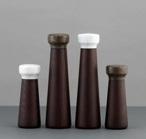 Salière et poivrière en céramique / en marbre...