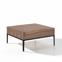 Table basse contemporaine / en noyer / avec...