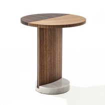 Table d'appoint contemporaine / en noyer...
