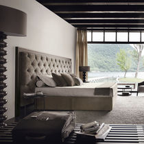 Lit double / chesterfield / tapissé / avec...