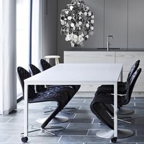 Table à manger contemporaine / en stratifié...