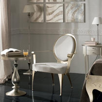 Fauteuil de style / en cuir / médaillon