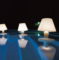 Lampe flottante / contemporaine / en polyéthylène...