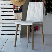 Chaise contemporaine / en bois massif /...