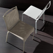 Chaise contemporaine / en plastique / avec...