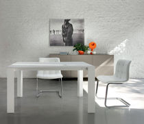 Table contemporaine / en bois massif / en...