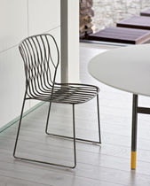 Chaise contemporaine / en métal laqué /...