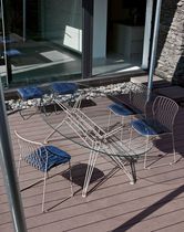 Table contemporaine / en bois massif / en...