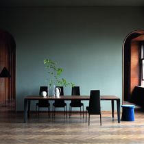Table contemporaine / en métal laqué / en...