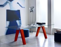 Table contemporaine / en verre / en marbre...