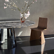Chaise design original / en cuir / en placage...