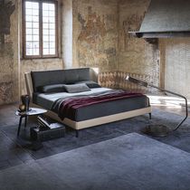 Lit double / contemporain / tapissé / avec...