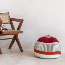Pouf contemporain / en laine / en mérinos...