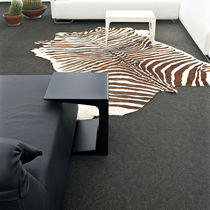 Table d'appoint contemporaine / en polyuréthane...