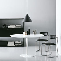 Table contemporaine / en aluminium laqué...