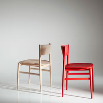 Chaise contemporaine / en bois massif /...
