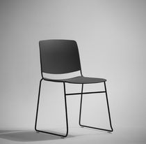 Chaise contemporaine / empilable / luge...